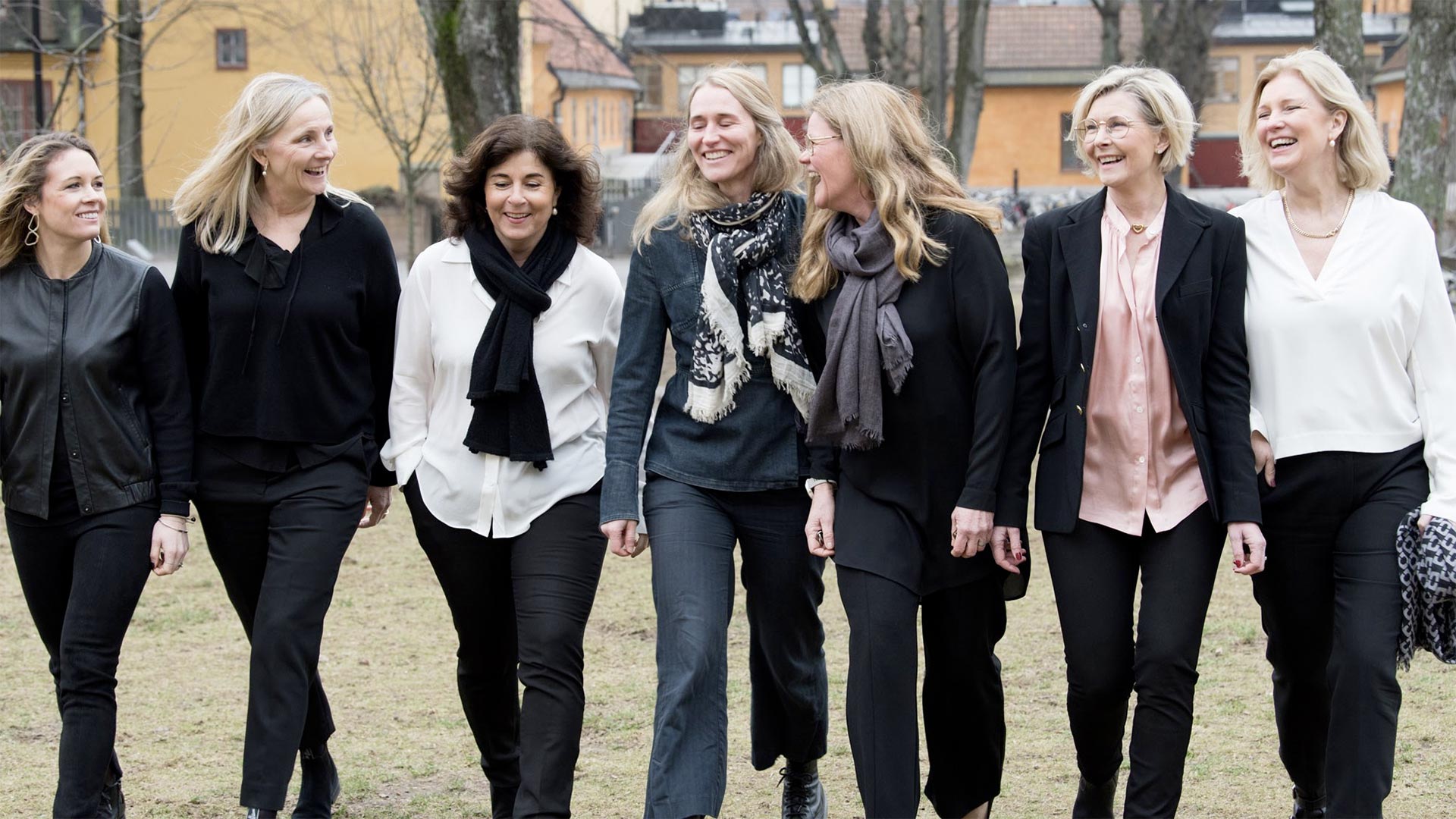 Amazing Leaders Employees line up outdoors and laugh